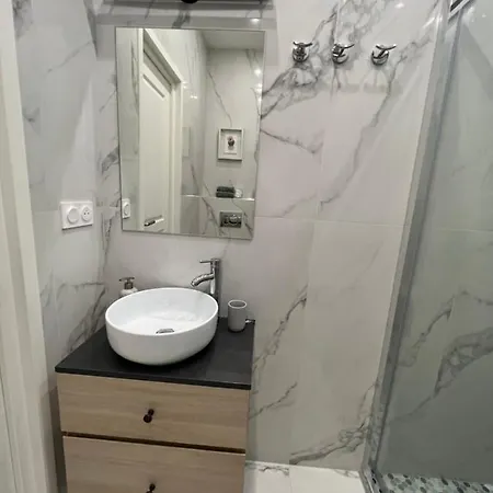 D’azur-35 Apartment